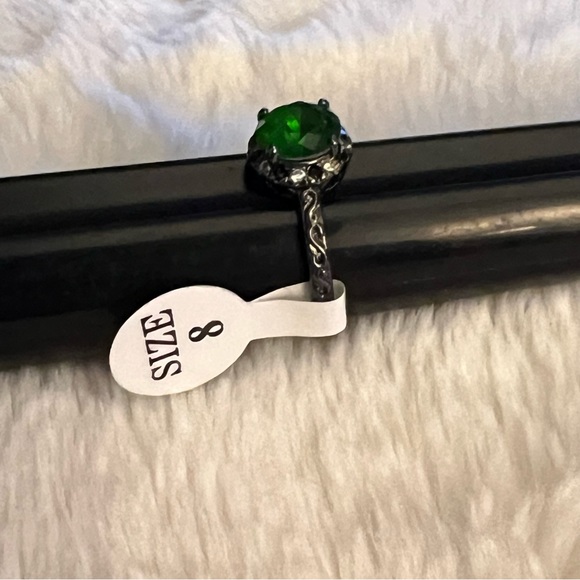 Fragrant Jewels emerald green / black colored Ring size 8 - Picture 2 of 3